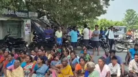 வாலாஜா: கீழ் வெண்பாக்கம் கிராம பொதுமக்கள் சோளிங்கர் தொகுதி எம்எல்ஏ கபிலை கண்டித்து சாலை மறியலில் ஈடுபட்டனர்