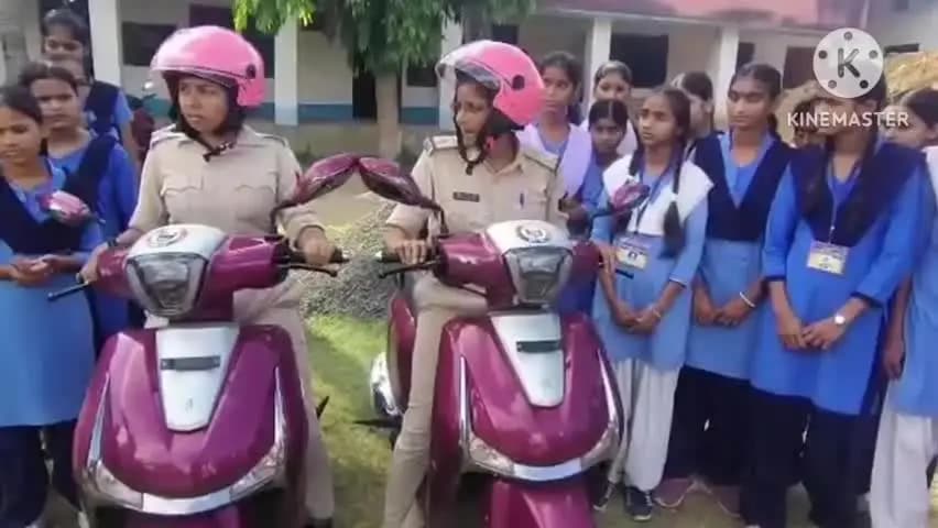 करगहर: करगहर थाना क्षेत्र में स्कूल खुलने से पहले और छुट्टी के बाद 'पुलिस दीदी' की गश्ती, छात्राओं में बढ़ा सुरक्षा का भरोसा