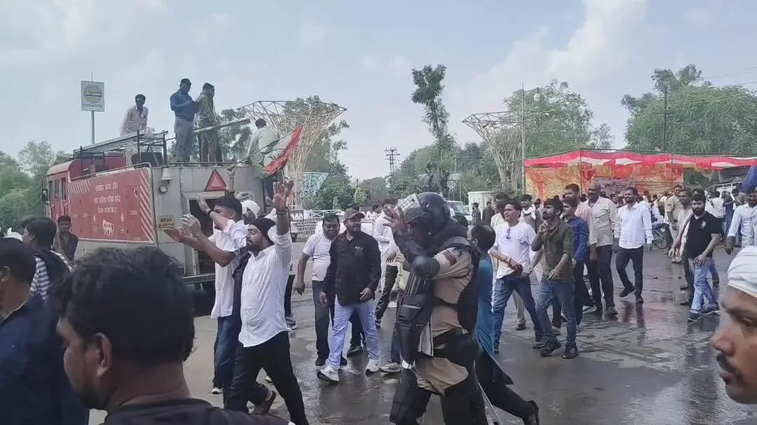 दमोह में कांग्रेस का विरोध प्रदर्शन, मुख्य चुनाव आयुक्त का पुतला दहन
दमोह। लोकतंत्र एवं मताधिकार की रक्षा के मुद्दे को