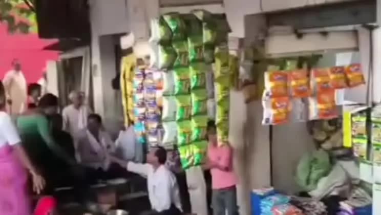 भवनाथपुर: भवनाथपुर बाजार में दुकानदारों से किन्नरों के पैसे मांगने पर विवाद, व्यवसायिक संघ ने थाने में दिया आवेदन