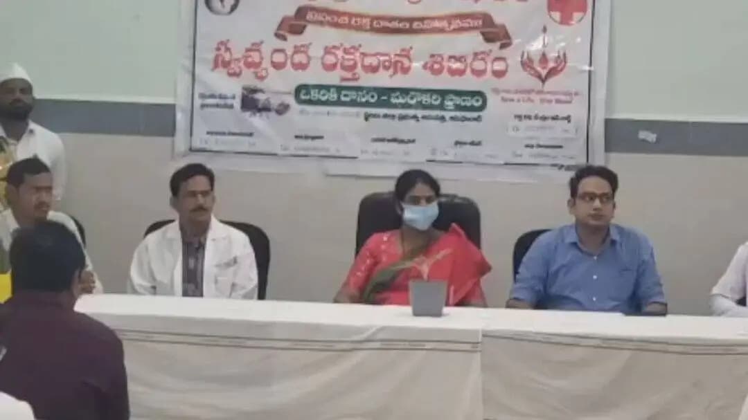 అసిఫాబాద్: యువత రక్తదానానికి ముందుకు రావాలి: కలెక్టర్