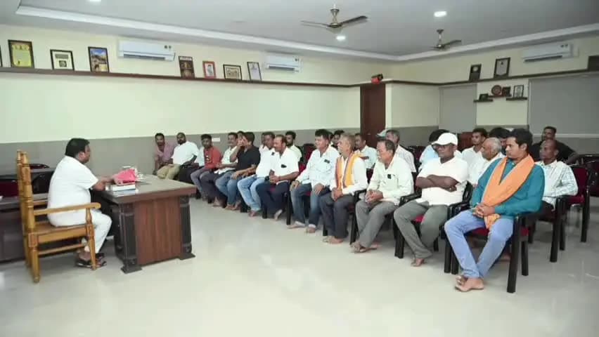 ପୋଲସରା: ମନ୍ଦାର ଗ୍ରାମ ପଞ୍ଚାୟତର କାର୍ଯ୍ୟକର୍ତ୍ତାଙ୍କ ସହ ଭୁବନେଶ୍ବର ଠାରେ ଆଲୋଚନା କଲେ ମନ୍ତ୍ରୀ ଗୋକୁଳାନନ୍ଦ ମଲ୍ଲିକ