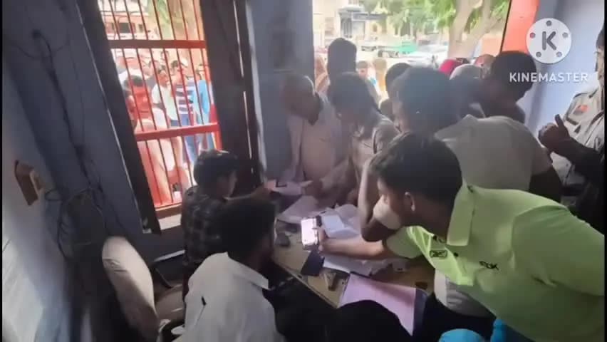कनीना: कनीना में डीएपी के लिए लगी किसानों की कतार, 500 बैग पहुंचने पर मिली राहत