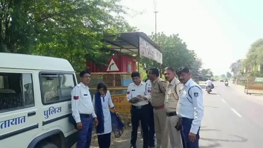 बड़वानी: यातायात पुलिस ने नर्मदा नदी में कूदने जा रही छात्रा को बचाया, टला बड़ा हादसा