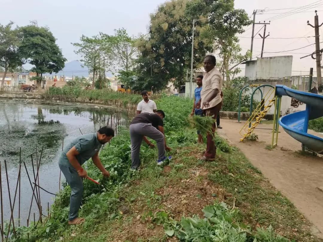 ପାରଳାଖେମୁଣ୍ଡି: ପାରଳାଖେମୁଣ୍ଡି ଦୋଳବନ୍ଧରେ ସଫେଇ ଅଭିଯାନ: ପ୍ଲାଷ୍ଟିକ ମୁକ୍ତ ପାଇଁ ପ୍ରଶାସନର ଡାକରା