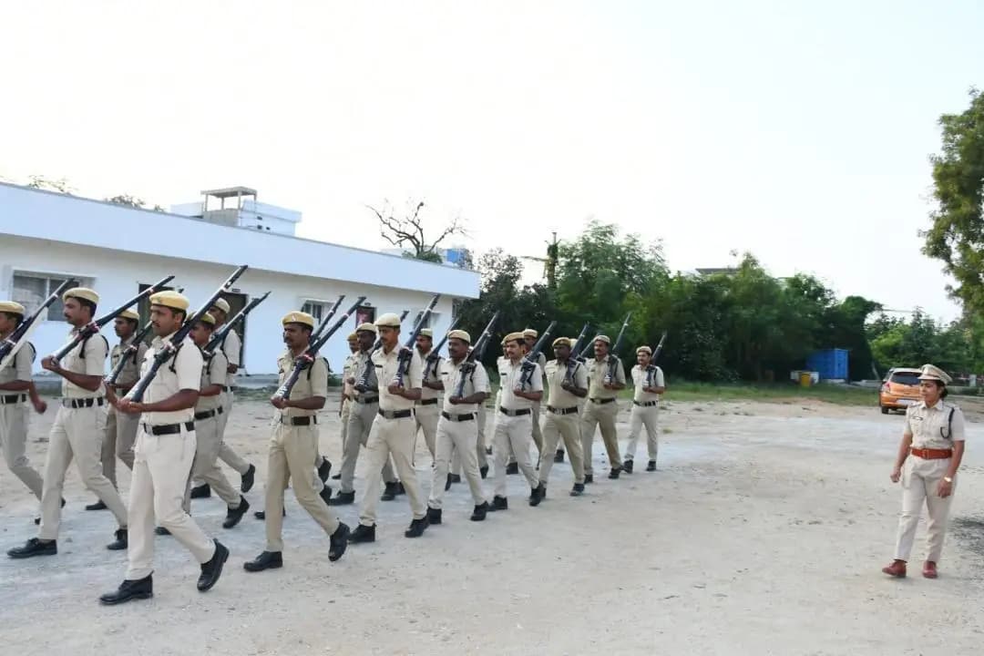 నారాయణపేట్: నారాయణపేట జిల్లా పోలీస్ పరేడ్ గ్రౌండ్లో వీక్లీ పరేడ్ నిర్వహణ