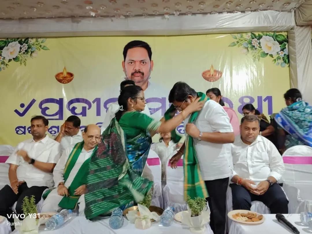 ମହାକାଳପଡା: ପ୍ରଦୀପ ମହାରଥୀଙ୍କ ଷଷ୍ଠ ଶ୍ରାଦ୍ଧୋତ୍ସବରେ ଯୋଗ ଦେଲେ ଅତନୁ ସବ୍ୟସାଚୀ ନାୟକ