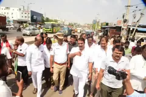 ఇబ్రహీంపట్నం: హయత్ నగర్ లేబర్ అడ్డాలో పర్యటించి సమస్యలు పరిష్కరిస్తామని తెలిపిన ఎమ్మెల్యే దేవీ రెడ్డి సుధీర్ రెడ్డి