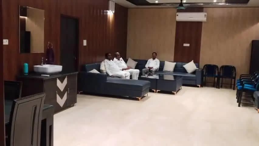 बेल्थरा रोड: शिक्षक एमएलसी चुनाव को लेकर बेल्थरारोड के सपाइयों में बढ़ी सक्रियता, लाल बिहारी यादव के नामांकन में शामिल होने वाराणसी