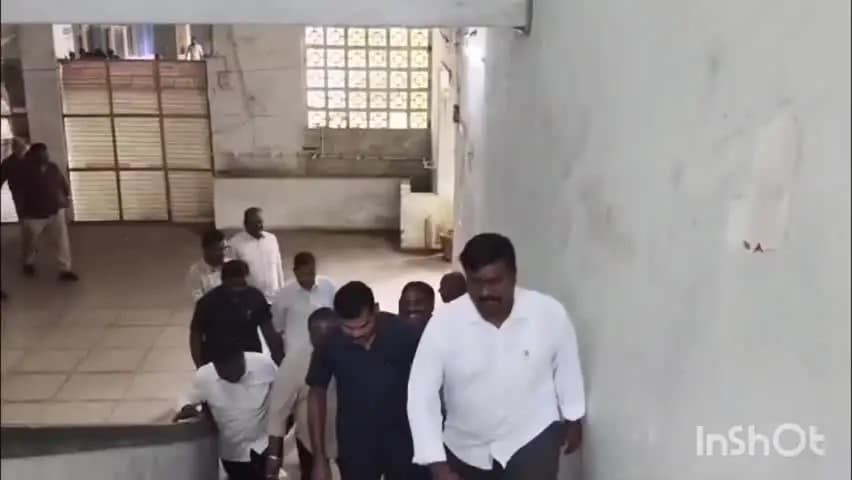 కరీంనగర్: ఉత్సాహంగా కరీంనగర్ రెడ్క్రాస్ సొసైటీ ఎన్నికలు, ఓటు హక్కు వినియోగించుకున్న ఎమ్మెల్యే గంగుల కమలాకర్..