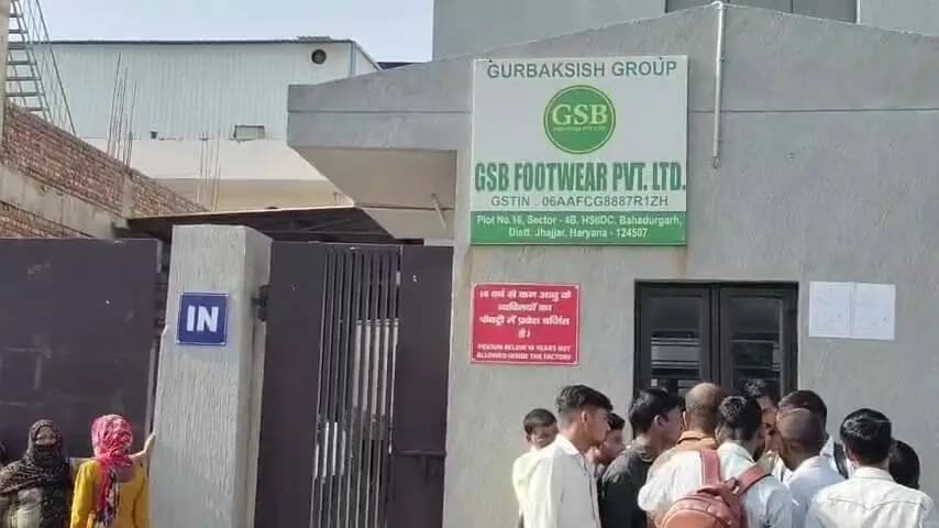 बहादुरगढ़: जूता फैक्ट्री में मोबाइल बैन से Employees का हंगामा, पुलिस भी दखल में