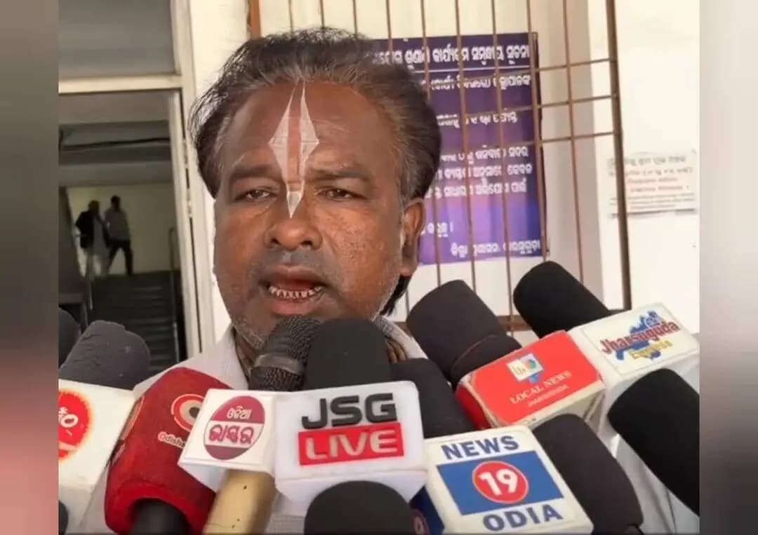 ଝାରସୁଗୁଡା: ବିଷାକ୍ତ ଶିଳ୍ପ ଧୂଆଁରେ ଧାନ ଫସଲ ନଷ୍ଟ ଅଭିଯୋଗ: ଝାରସୁଗୁଡ଼ା କଲେକ୍ଟରଙ୍କୁ ଚାଷୀଙ୍କ ସ୍ମାରକପତ୍ର, କ୍ଷତିପୂରଣ ଦାବି