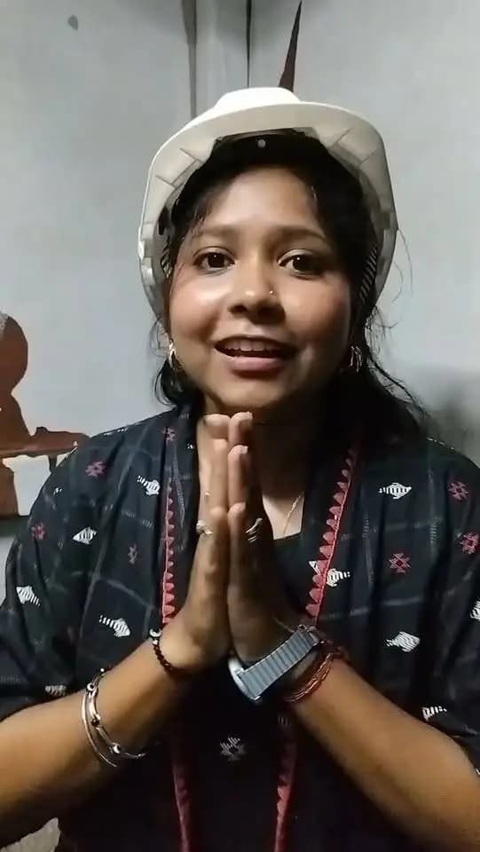 *देश की सबसे लंबी स्लीमनाबाद वाटर टनल बनी झारखंड के प्रतिनिधिमंडल के लिए आकर्षण का केंद्र*
*सेवा संकल्प अभियान के तहत प्रतिनिधिमंडल ने जानी टनल की अत्याधुनिक इंजीनियरिंग,बोले—जल प्रबंधन और तकनीक का अद्भुत संगम*
कटनी, 05 अक्टूबर। नर्मदा के जल को दूर-दराज के खेतों तक पहुंचाने की संकल्पना को जमीन के भीतर आकार देती स्लीमनाबाद की देश की सबसे लंबी वाटर टनल सोमवार को झारखंड से आए इन्फ्लुएंसर्स के प्रतिनिधिमंडल के लिए आकर्षण का केंद्र बनी। सेवा संकल्प अभियान के तहत कटनी पहुंचे प्रतिनिधिमंडल ने स्लीमनाबाद स्थित वाटर टनल का अवलोकन किया और इसके निर्माण में अपनाई गई अत्याधुनिक तकनीक, बेजोड़ इंजीनियरिंग तथा विशाल जल परिवहन क्षमता की जानकारी प्राप्त की।
प्रतिनिधिमंडल के सदस्यों ने टनल की निर्माण तकनीक और इसकी संरचना को करीब से समझा। उन्होंने कहा कि जमीन की सतह से कई मीटर नीचे इतनी लंबी और विशाल जल सुरंग का निर्माण इंजीनियरिंग की असाधारण �