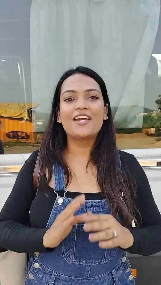 *देश की सबसे लंबी स्लीमनाबाद वाटर टनल बनी झारखंड के प्रतिनिधिमंडल के लिए आकर्षण का केंद्र*
*सेवा संकल्प अभियान के तहत प्रतिनिधिमंडल ने जानी टनल की अत्याधुनिक इंजीनियरिंग,बोले—जल प्रबंधन और तकनीक का अद्भुत संगम*
कटनी, 05 अक्टूबर। नर्मदा के जल को दूर-दराज के खेतों तक पहुंचाने की संकल्पना को जमीन के भीतर आकार देती स्लीमनाबाद की देश की सबसे लंबी वाटर टनल सोमवार को झारखंड से आए इन्फ्लुएंसर्स के प्रतिनिधिमंडल के लिए आकर्षण का केंद्र बनी। सेवा संकल्प अभियान के तहत कटनी पहुंचे प्रतिनिधिमंडल ने स्लीमनाबाद स्थित वाटर टनल का अवलोकन किया और इसके निर्माण में अपनाई गई अत्याधुनिक तकनीक, बेजोड़ इंजीनियरिंग तथा विशाल जल परिवहन क्षमता की जानकारी प्राप्त की।
प्रतिनिधिमंडल के सदस्यों ने टनल की निर्माण तकनीक और इसकी संरचना को करीब से समझा। उन्होंने कहा कि जमीन की सतह से कई मीटर नीचे इतनी लंबी और विशाल जल सुरंग का निर्माण इंजीनियरिंग की असाधारण �