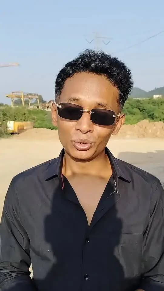 *देश की सबसे लंबी स्लीमनाबाद वाटर टनल बनी झारखंड के प्रतिनिधिमंडल के लिए आकर्षण का केंद्र*
*सेवा संकल्प अभियान के तहत प्रतिनिधिमंडल ने जानी टनल की अत्याधुनिक इंजीनियरिंग,बोले—जल प्रबंधन और तकनीक का अद्भुत संगम*
कटनी, 05 अक्टूबर। नर्मदा के जल को दूर-दराज के खेतों तक पहुंचाने की संकल्पना को जमीन के भीतर आकार देती स्लीमनाबाद की देश की सबसे लंबी वाटर टनल सोमवार को झारखंड से आए इन्फ्लुएंसर्स के प्रतिनिधिमंडल के लिए आकर्षण का केंद्र बनी। सेवा संकल्प अभियान के तहत कटनी पहुंचे प्रतिनिधिमंडल ने स्लीमनाबाद स्थित वाटर टनल का अवलोकन किया और इसके निर्माण में अपनाई गई अत्याधुनिक तकनीक, बेजोड़ इंजीनियरिंग तथा विशाल जल परिवहन क्षमता की जानकारी प्राप्त की।
प्रतिनिधिमंडल के सदस्यों ने टनल की निर्माण तकनीक और इसकी संरचना को करीब से समझा। उन्होंने कहा कि जमीन की सतह से कई मीटर नीचे इतनी लंबी और विशाल जल सुरंग का निर्माण इंजीनियरिंग की असाधारण �