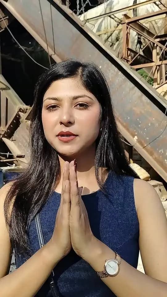 *देश की सबसे लंबी स्लीमनाबाद वाटर टनल बनी झारखंड के प्रतिनिधिमंडल के लिए आकर्षण का केंद्र*
*सेवा संकल्प अभियान के तहत प्रतिनिधिमंडल ने जानी टनल की अत्याधुनिक इंजीनियरिंग,बोले—जल प्रबंधन और तकनीक का अद्भुत संगम*
कटनी, 05 अक्टूबर। नर्मदा के जल को दूर-दराज के खेतों तक पहुंचाने की संकल्पना को जमीन के भीतर आकार देती स्लीमनाबाद की देश की सबसे लंबी वाटर टनल सोमवार को झारखंड से आए इन्फ्लुएंसर्स के प्रतिनिधिमंडल के लिए आकर्षण का केंद्र बनी। सेवा संकल्प अभियान के तहत कटनी पहुंचे प्रतिनिधिमंडल ने स्लीमनाबाद स्थित वाटर टनल का अवलोकन किया और इसके निर्माण में अपनाई गई अत्याधुनिक तकनीक, बेजोड़ इंजीनियरिंग तथा विशाल जल परिवहन क्षमता की जानकारी प्राप्त की।
प्रतिनिधिमंडल के सदस्यों ने टनल की निर्माण तकनीक और इसकी संरचना को करीब से समझा। उन्होंने कहा कि जमीन की सतह से कई मीटर नीचे इतनी लंबी और विशाल जल सुरंग का निर्माण इंजीनियरिंग की असाधारण �