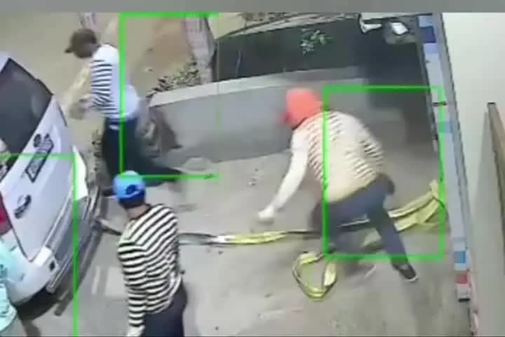 देवघर: देवघर में ATM चोरी का फिल्मी अंदाज, चोरों ने गैस कटर से काटा, 500 मीटर घसीटा और कार में लादकर भागे