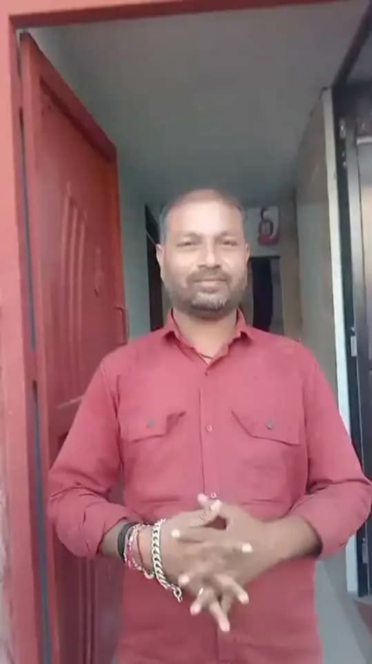 पक्के घर ने बदली अर्जुन की जिंदगी
जनपद पंचायत आगर की ग्राम पंचायत ढोटी निवासी अर्जुन पिता बनेसिंह का प्रधानमंत्री आवास योजना (ग्रामीण) से पक्के घर का सपना साकार हुआ। अब परिवार को बारिश, ठंड और आंधी-तूफान से सुरक्षा के साथ सम्मानजनक जीवन मिला है।
उज्ज्वला, नल-जल एवं विद्युत कनेक्शन का लाभ भी मिला।
CM Madhya Pradesh
Jansampark Madhya Pradesh
#सेवा_संकल्प_अभियान #प्रधानमंत्री_आवास_योजना #आगरमालवा #PMAY