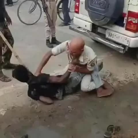समस्तीपुर: मोहिउद्दीननगर में लड़की से छेड़खानी, 112 टीम और आरोपी युवक के बीच विवाद, वीडियो वायरल
