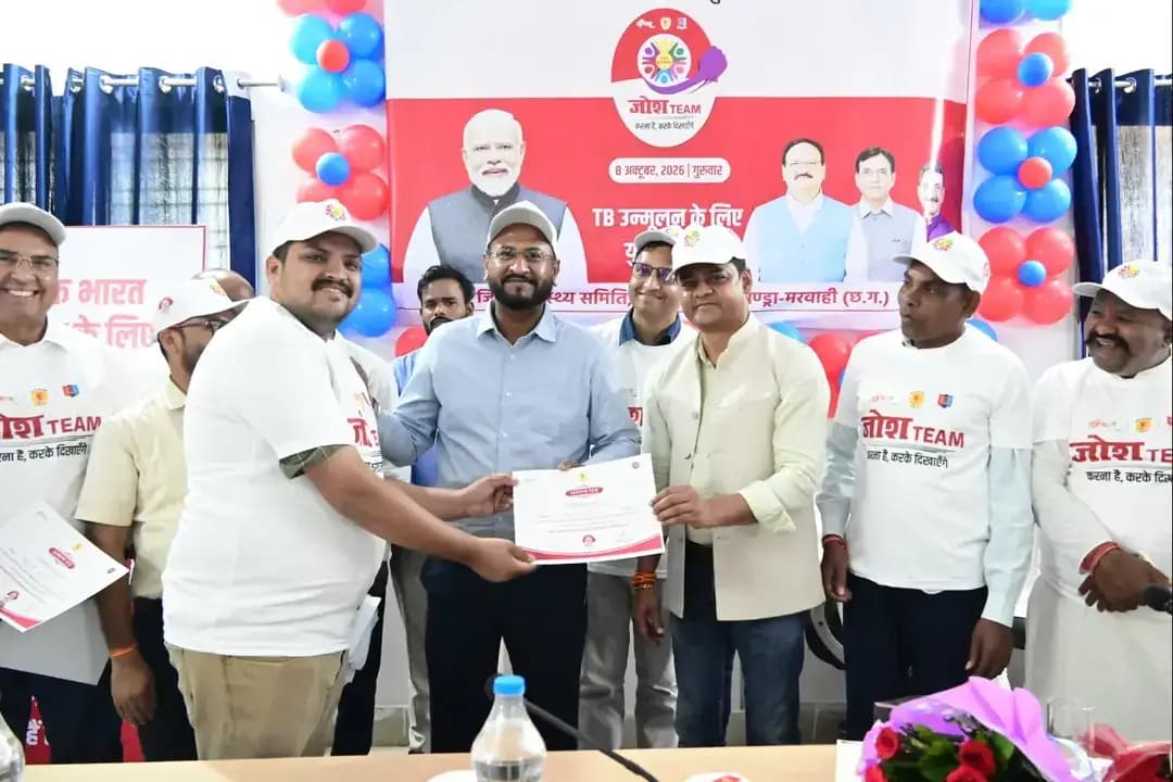 टीबी मुक्त भारत अभियान को जनआंदोलन का स्वरूप देने तथा टीबी उन्मूलन के प्रयासों में जनभागीदारी बढ़ाने के उद्देश्य से आज एकीकृत आदिवासी विकास परियोजना कार्यालय गौरेला के सभाकक्ष में जिला स्तरीय कार्यक्रम आयोजित किया गया। केंद्रीय स्वास्थ्य एवं परिवार कल्याण मंत्री श्री जे.पी. नड्डा ने नई दिल्ली से वर्चुअल माध्यम से ‘जोश टीम’ का शुभारंभ किया।
#chhattisgarhcmo
#dprchhattisgarh
#GPM