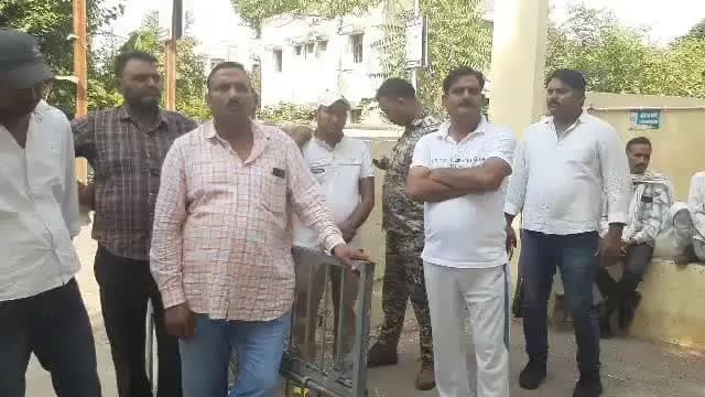 मुरैना नगर: रिठौरा गांव में चरवाहे की हत्या, 25 भैंस लूटने का आरोप; 7 पर केस दर्ज, मुरैना में शव सौंपा