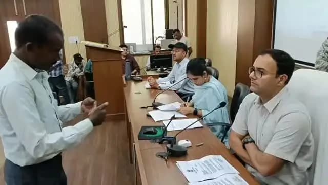 कलेक्टर श्री आशीष तिवारी #जनसुनवाई में सुन रहे लोगों की समस्याएं,अधिकारियों को दे रहे निराकरण के निर्देश।
#JansamparkMP
#CMMadhyaPradesh
@DrMohanYadav51
Uday Pratap Singh
@GADdeptmp
@jbpcommissioner
#katni #कटनी
jansunwai