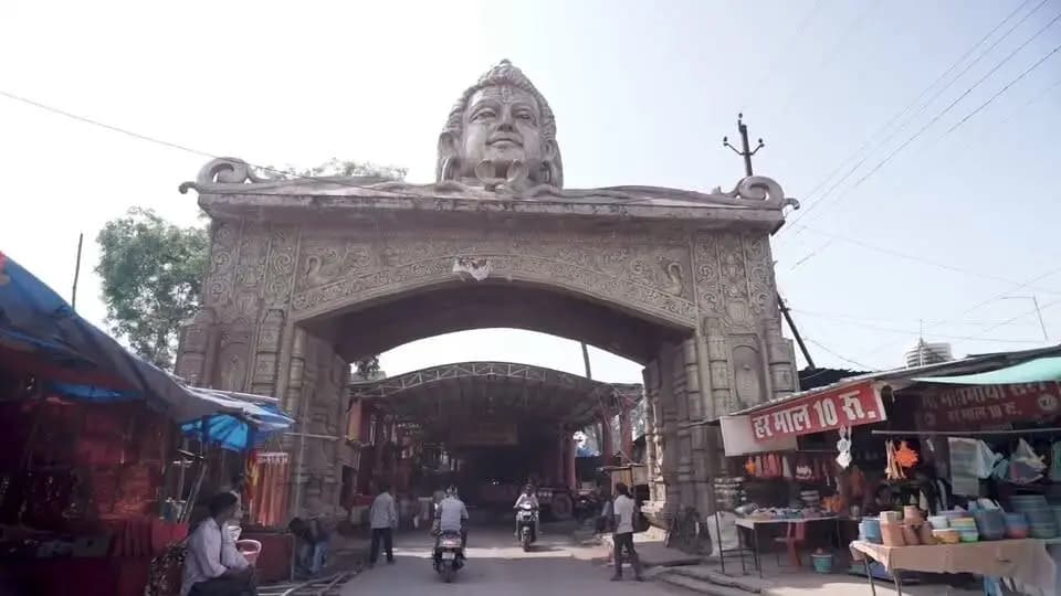 || जय माँ महामाया ||
पावन शारदीय नवरात्रि के तृतीय दिवस पर आइए, रतनपुर स्थित माँ महामाया के दिव्य दर्शन कर पुण्य लाभ प्राप्त करें।
माँ महामाया की कृपा से सभी का जीवन सुख, शांति, समृद्धि और मंगल से परिपूर्ण हो।
#शक्ति_वंदन #CGNavratri2026 #महतारी_का_सम्मान #महतारी_के_मान #Chhattisgarh #रतनपुर #MaaMahamaya