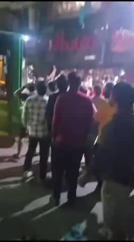 रेस्टोरेंट की रसोई में भड़की आग, पहली मंजिल से कूदे लोग
दिल्ली के जाफराबाद में एक रेस्टोरेंट में अचानक किचन में