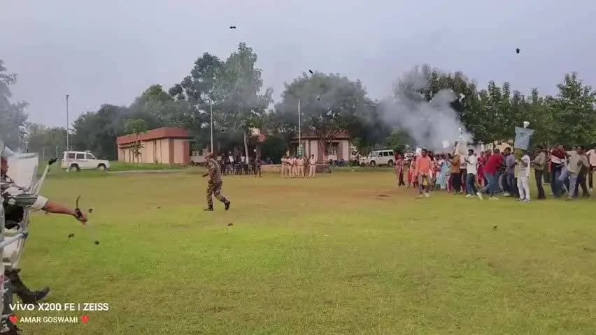 सेन्हा: दुर्गा पूजा के लिए लोहरदगा पुलिस लाइन में दंगा-रोधी अभ्यास, पुलिस ने दिखाई मजबूत तैयारी