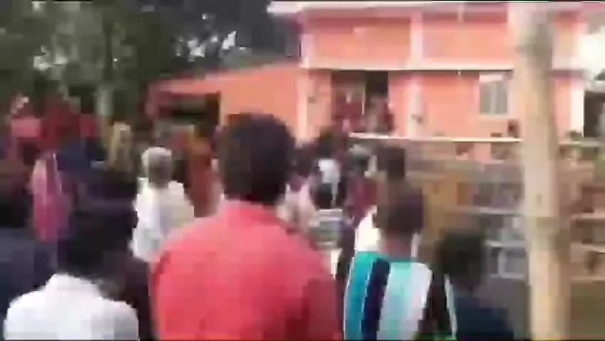 कटरा: डुमरी गांव में युवती का शव जमीन में गाड़कर ऊपर लगाया आम का पौधा, पुलिस ने अवशेष बरामद किए