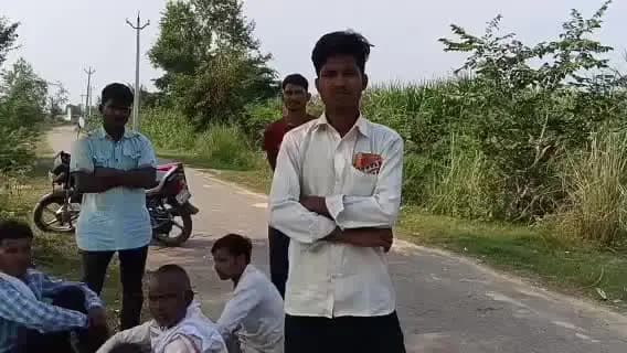 महोली: प्रेम नगर में घर से संदिग्ध अवस्था में लापता किशोर का शव पेड़ पर लटका मिला, परिवार ने हत्या का लगाया आरोप