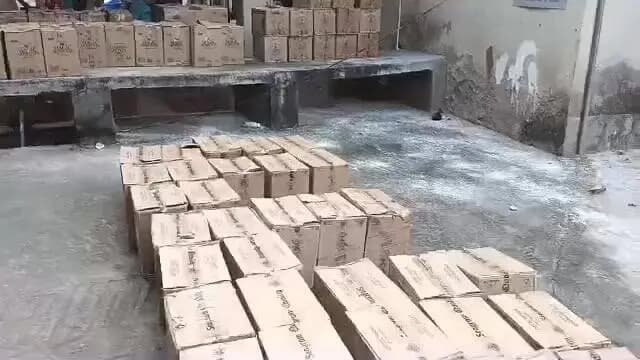 मोदनगंज: जूस लदे ट्रक से निकला कुछ ऐसा, पुलिस के उड़े होश