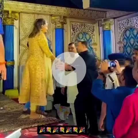 Khan Sir के रिसेप्शन में पहुंचे तेजस्वी यादव
तेजस्वी यादव के कॉपी किया खान सर
#khansir #patna #mahua #tejswiyadav