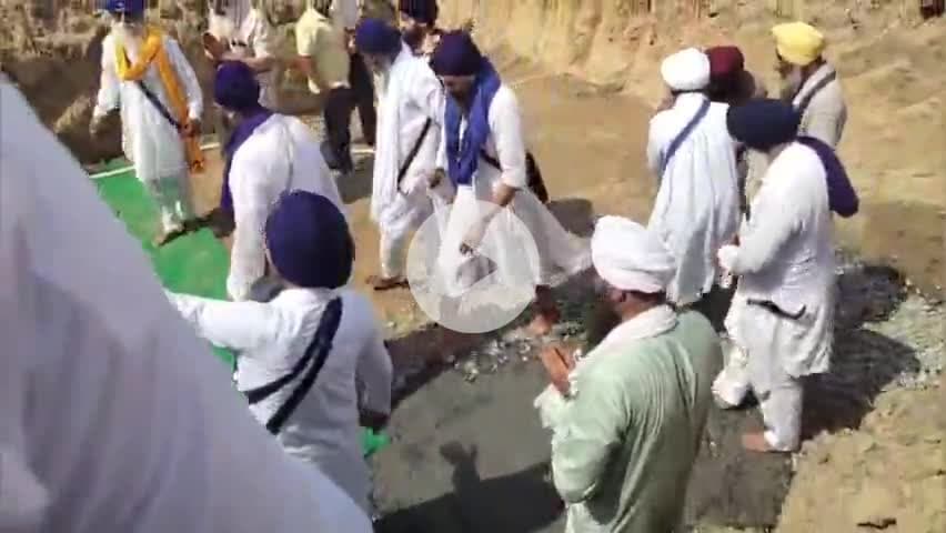 ਭਿੱਖੀਵਿੰਡ: ਪਿੰਡ ਬੂੜਚੰਦ ਚ ਗੁਰਦੁਆਰਾ ਸਿੰਘ ਸਭਾ ਸਾਹਿਬ ਜੀ ਦੇ ਦਰਬਾਰ ਦੀ ਨਵੀਂ ਇਮਾਰਤ ਦਾ ਰੱਖਿਆ ਨੀਹ ਪੱਥਰ