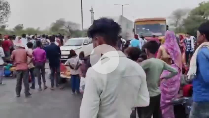 #NH44 #पर #जाम_जमालपुर
#ललितपुर #कानपुर में #मजदूरी करने गये #एक_युवक की संदिग्ध परिस्थितियों में #मौत ,