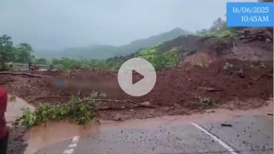 गगनबावडा: गगनबावडा करूळ घाटात दरड कोसळली.कोल्हापूरहून कोकणात जाणारी व कोल्हापूर कडे येणारी वाहतूक ठप्प