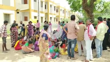 తొర్రూర్: తొర్రూర్లో అర్హులైన పేదలకు డబుల్ బెడ్ రూమ్ ఇండ్లు కేటాయించాలని సీపీఎం ధర్నా
