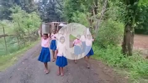 रायडीह:नव प्राथमिक विद्यालय में जल मीनार नहीं रहने से विद्यार्थी बाहर से पानी लाने को मजबूर#जन_समस्या