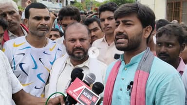 जनपद सोनभद्र के घोरावल विधानसभा के शाहगंज सहकारी समिति पर यूरिया खाद की नदारत को लेकर किसानों ने किया धरना प्रदर्शन, जिसमें किसानों का साथ देते हुए...!
#किसान_का_बेटा_जमीनी_नेता
