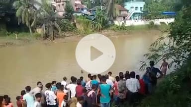 দাসপুর ২: দাসপুর ২ নম্বর ব্লকের জোতঘনশ্যাম গ্রামের খালের জলে দুই ভাই স্নান করতে নেমে নিখোঁজ