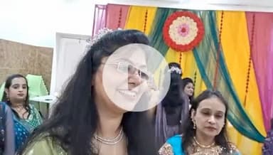 ਧੂਰੀ: ਕਰਵਾ ਚੌਥ ਦੇ ਤਿਉਹਾਰ ਨੂੰ ਲੈ ਕੇ ਔਰਤਾਂ ਦੇ ਵਿੱਚ ਉਤਸਾਹ ਖੁਸ ਨਾਜਰ ਆ ਰਹੀਆ ਔਰਤਾ ਨੇ ਕਿਹਾ ਉਡੀਕ ਹੁੰਦੀ ਹੈ ਇਸ ਦਿਨ ਸਭ ਔਰਤਾ ਪਤੀ ਦਾ ਚਿਹਰਾ ਦੇਖਕੇ ਖੋਲਦੀਆ ਨੇ ਔਰਤਾ ਵਰਤ