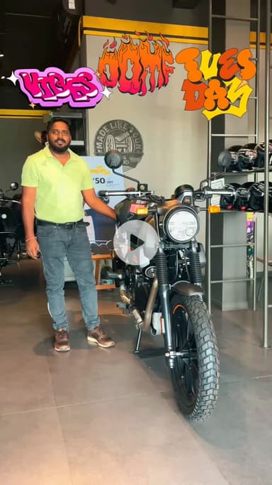 बुलेट 💕
#bullet #royalenfield #royalenfieldapparel #explore #scram440 #rkmotors #bollywood #dhurandhar #royalscram440 #ranveersingh #ride #deepikapadukone @royalenfield @royalenfieldlifestyle