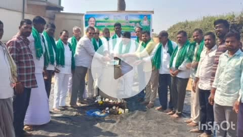 కుల్కచర్ల: కుల్కచర్ల మండలంలోని పలు గ్రామాలలో వరి ధాన్యం కొనుగోలు కేంద్రాలను ప్రారంభించిన మండల పిఎసిఎస్ మొగులయ్య