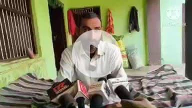 बाढड़ा: गांव ढाणी लक्ष्मण में मनीषा के पिता ने कहा, मांगे पूरी न होने पर करेंगे अनिश्चितकालीन भूख हड़ताल