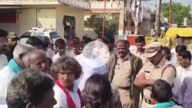 పెద్ద కొడప్గల్: ఇండ్లపై పడ్డ 11 కేవీ విద్యుత్ వైర్లు, ధర్నా నిర్వహించిన కాలనీవాసులు, సమస్యను పరిష్కరిస్తామని తెలిపిన పోలీసులు