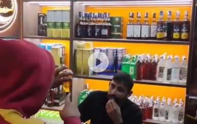 शराब की बोतल में निकला कॉकरोच — भड़के लोग, मचा तगड़ा बवाल
#LiquorScandal #CockroachInBottle #PublicOutrage #BreakingNews #ReadNews #