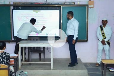 పెన్పహాడ్: అనంతారం జిల్లా పరిషత్ ఉన్నత పాఠశాలను ఆయన ఆకస్మికంగా తనిఖీ చేసినా కలెక్టర్ తేజస్