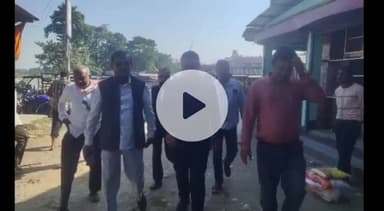 কলগাছিয়া: বৰপেটা জিলা পৰিষদৰ সমানেত্ৰী আৰু মুখ্য কাৰ্যবাহী বিষয়াৰ লগতে জিলা পৰিষদৰ এটি সজাতি দলৰ লাংলা বজাৰ পৰিদৰ্শন