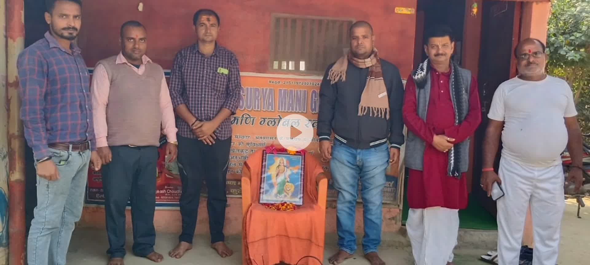 कुशेश्वर स्थान: शौर्य दिवस पर भाजपा कार्यकर्ताओं ने घर-घर संघ का पत्रक बांटा