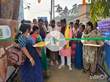 উদয়নারায়ণপুর: হাওড়ার উদয়নারায়নপুরে রামপুর ডিহিভূরশুট আসন্ডা অঞ্চলে পথশ্রী রাস্তাশ্রী প্রকল্পের রাস্তার শুভ উদ্বোধন উপস্থিত বিধায়ক